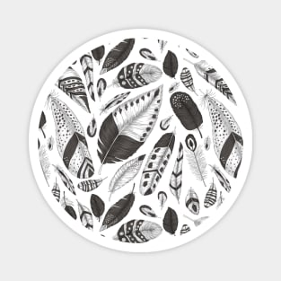 Black and white feathers pattern Magnet